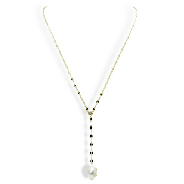 Gold necklace with a pearl water resistant